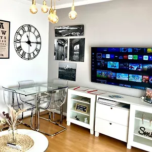 Maravilloso Centrico De 70m2, Jardin Propio 40m2 Con Piscina Ninos Y Parking Opcional Apartamento
